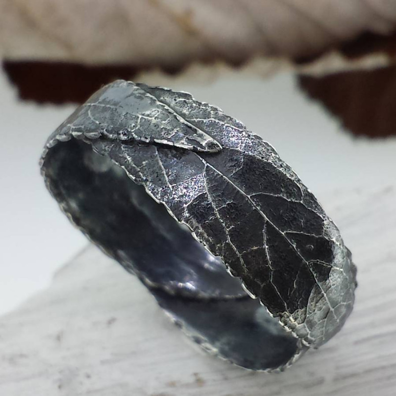 Silver Three Leaf Band Ring - Gallery View Silver Three Leaf Band Ring gallery view