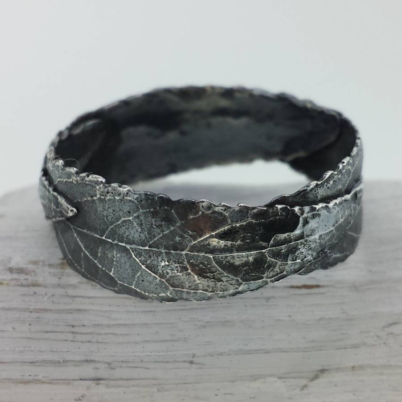 Silver Three Leaf Band Ring - Gallery View Silver Three Leaf Band Ring gallery view