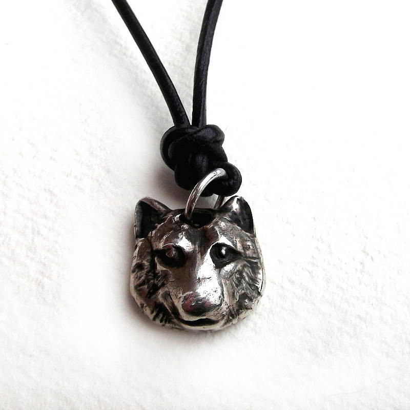 Silver wolf head necklace view
