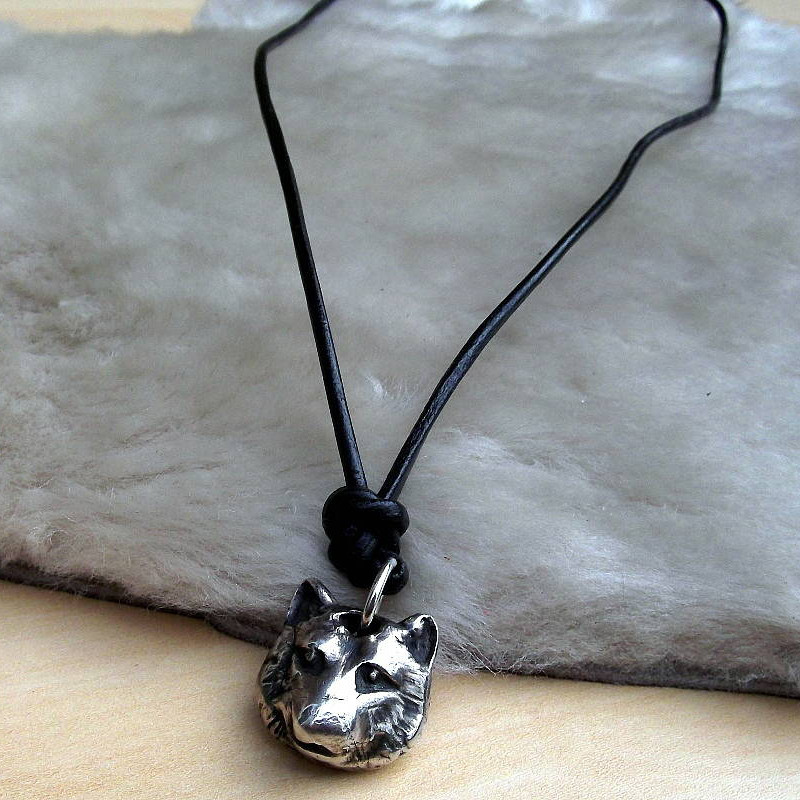 Silver wolf head necklace view