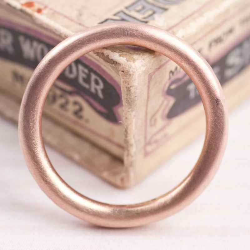 Textured solid gold halo band