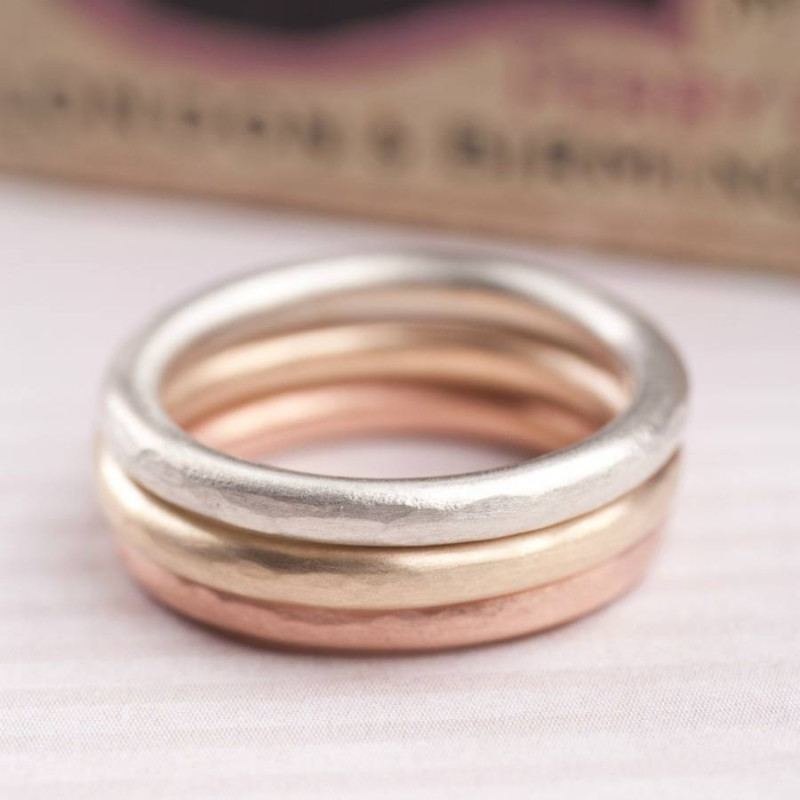 Textured solid gold halo band