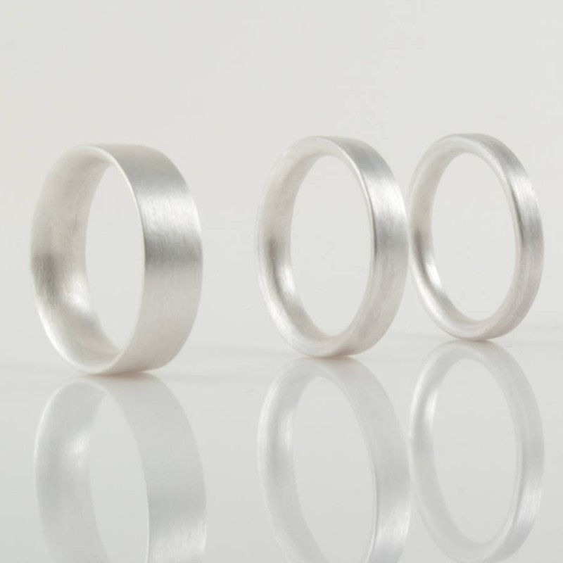 Men's matt comfort-fit wedding band
