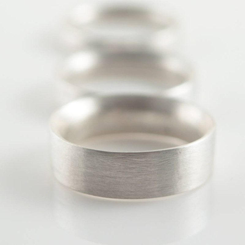 Men's matt comfort-fit wedding band