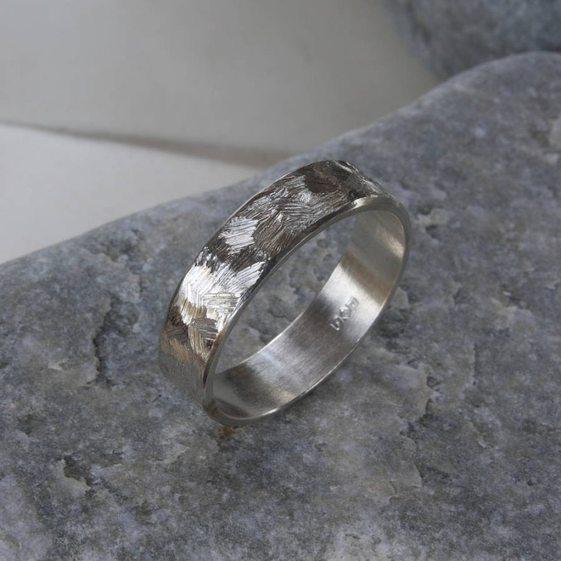 Handmade textured unisex band ring detail